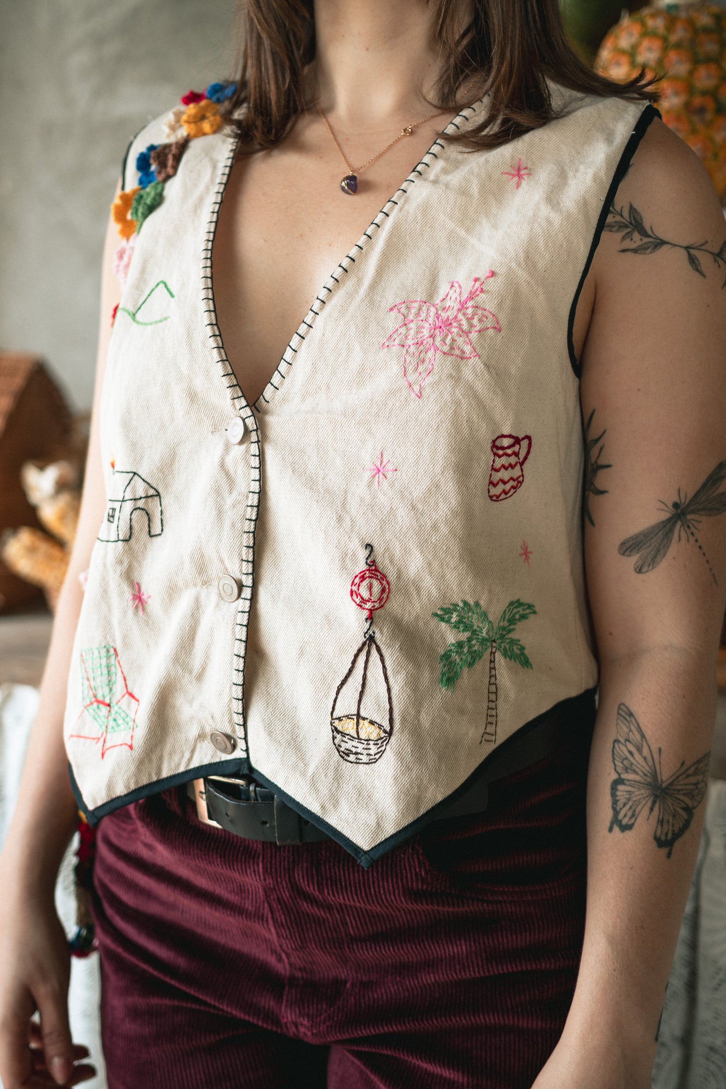 CHALECO MARFIL BORDADO