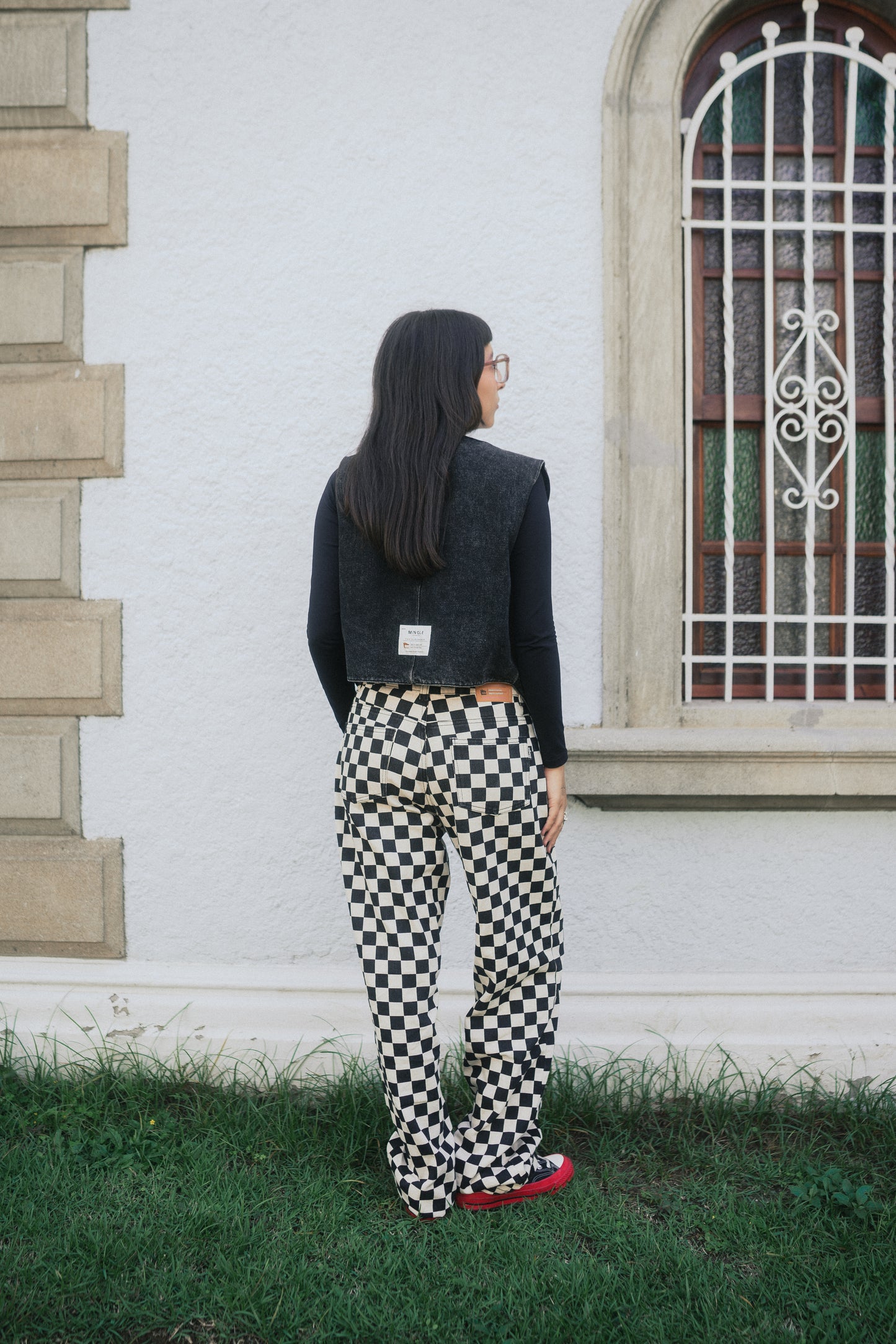 CHALECO NEGRO BORDADO